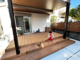 木調の温もりが心地よい。家族の時間を深めるお庭リフォーム工事