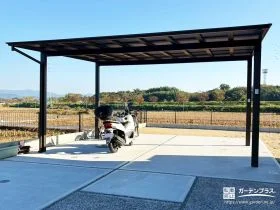 スタイリッシュで雨の日も安心の駐車スペース[施工後]