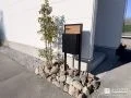 ロックガーデン風に仕上げたナチュラルな玄関周り