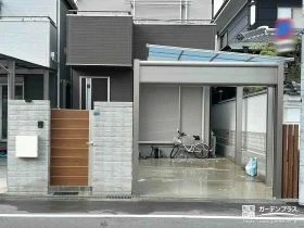 電動シャッター付きガレージと目隠しで安心感を高めた外構工事