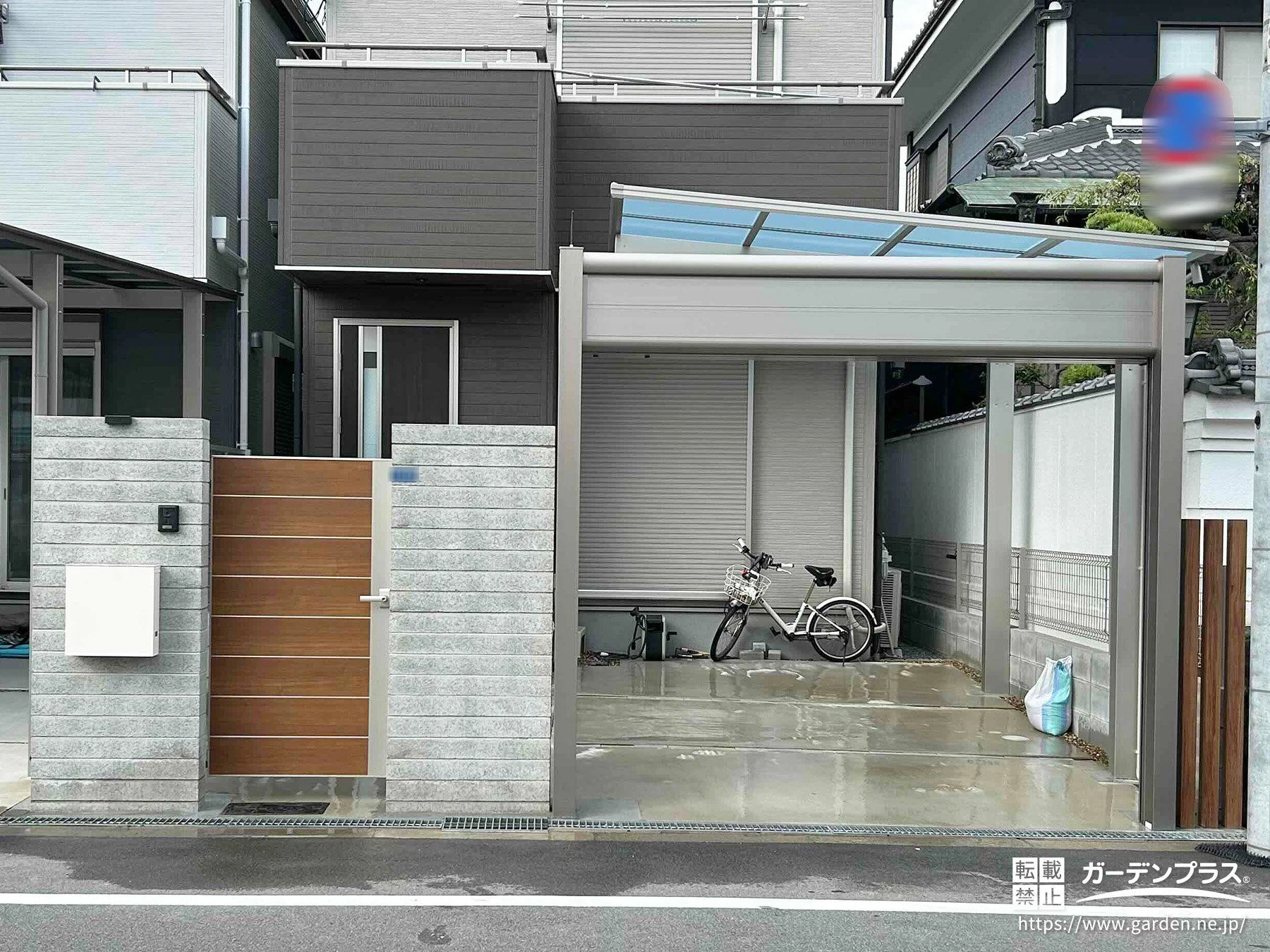 電動シャッター付きガレージと目隠しで安心感を高めた外構工事 (No 