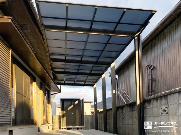 縦連棟カーポートと物置で機能的にまとめた駐車スペース工事