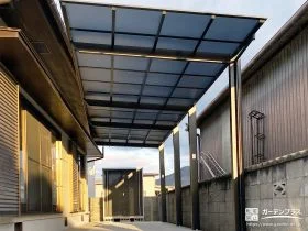 縦連棟カーポートと物置で機能的にまとめた駐車スペース工事