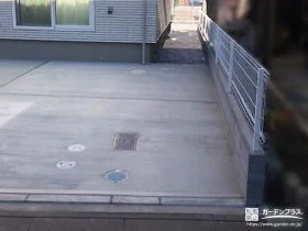 圧迫感を与えずに境界を明確化するメッシュフェンス[施工後]