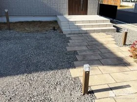 夜の表情を優しく彩る、アプローチのライティング計画[施工後]