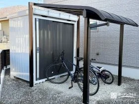 雨の日も安心。建物と一体感のあるサイクルポート[施工後]