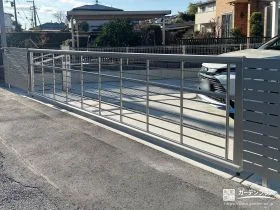 電動カーゲートと門扉の設置で利便性高く防犯性も向上させた工事