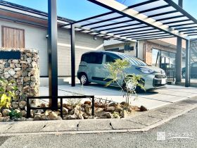 梁延長カーポートが生む圧倒的な開放感[施工後]