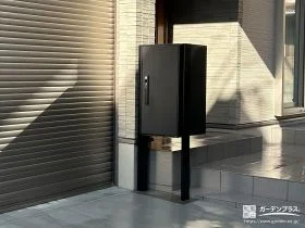 ラージサイズの宅配ボックスで荷物の受け取りを便利に[施工後]