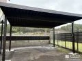 折板屋根の2台用カーポートで積雪にも備える駐車スペース工事