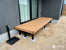 人工木製で腐食等の心配がないウッドデッキ[施工後]