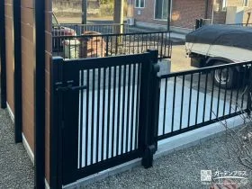 縦格子状のスタイリッシュな門扉[施工後]