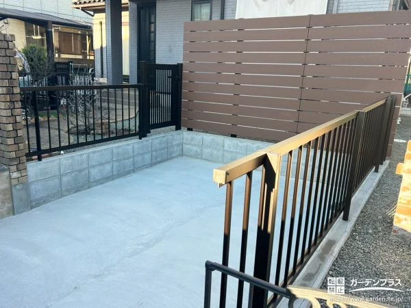 目隠しフェンスと境界フェンスで囲んだ快適な駐車スペース工事