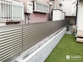 外からの視線をしっかり遮る完全目隠しタイプのフェンス[施工後]