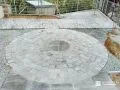 円形デザインの舗装と砕石で上品に整えて雑草対策をしたお庭工事