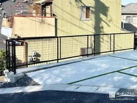 転落防止用に設置したおしゃれなメッシュフェンス