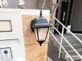 洋風アンティーク調がおしゃれな、玄関まわりを彩るライト