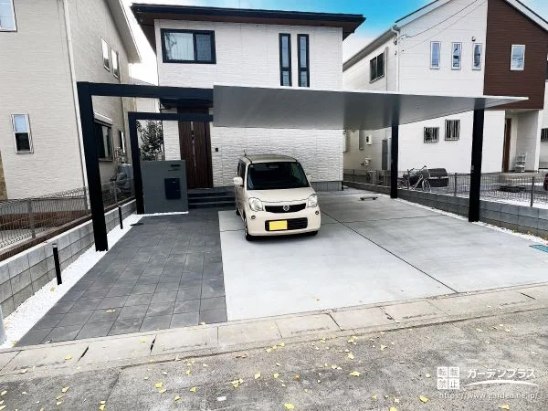 梁延長カーポートが映える、動線と陰影が美しい新築外構