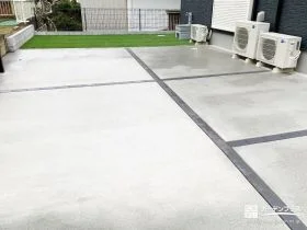 土間コンクリートをすっきりと見せるインターロッキング目地