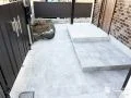 足元を明るく、安全に。気品あふれるタイルアプローチ