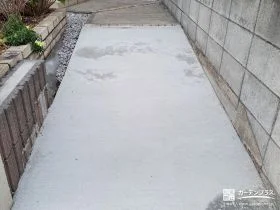 土間コンクリートで段差を解消し歩きやすく整えたスロープ工事