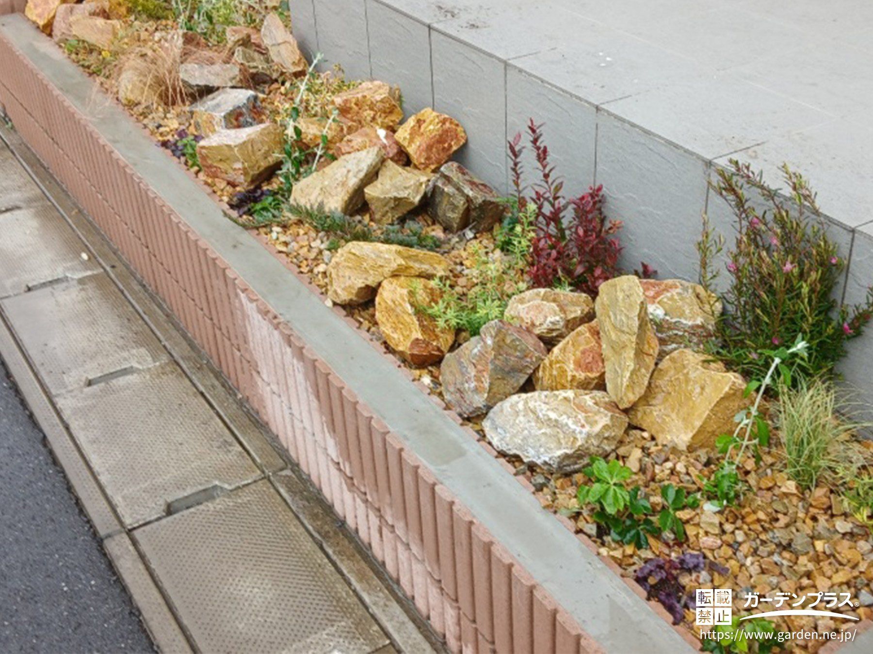 お住まいに彩りをプラスする植栽スペース