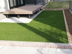 人工芝とロックガーデンで彩り豊かに仕上げたお庭リフォーム工事