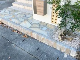 段差をやさしく整える、表情豊かなアプローチ階段[施工後]