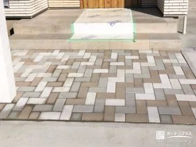 足元に表情を添える、インターロッキングアプローチ[施工後]