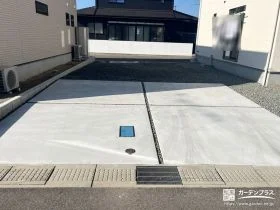 駐車スぺースにコンクリートを打ち将来のお手入れを楽にした工事
