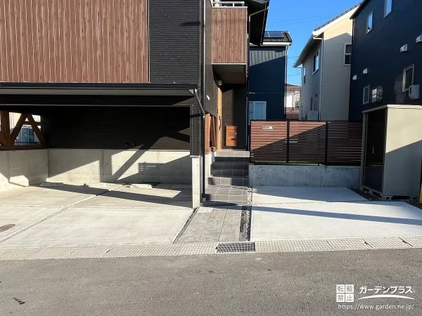 No.28161 タイルとインターロッキングで玄関へ続く動線を整えた工事[施工後]