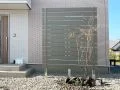 視線を和らかく遮る目隠しフェンス
