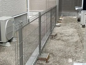 境界を圧迫感なく区切るメッシュフェンス[施工後]