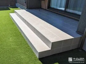 タイルデッキと植栽の施工で心地良く仕上がった寛ぎのお庭工事