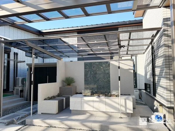 カーポートと物置を設置し多目的に使える外構空間を整えた工事