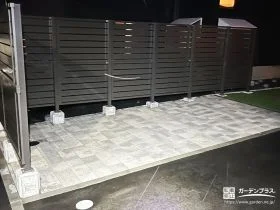 人工芝へつながるインターロッキングテラス[施工後]