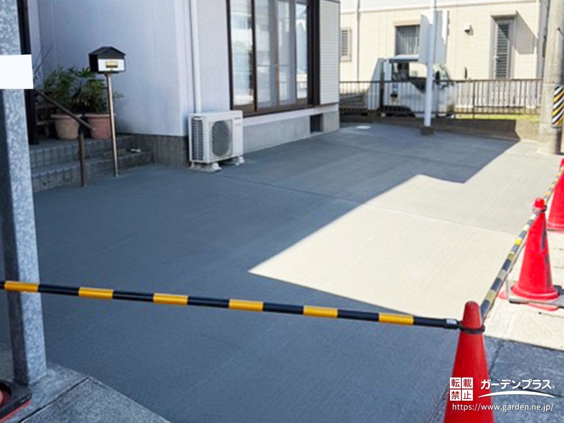 土間コンクリート舗装で雨の日も快適な駐車スペース