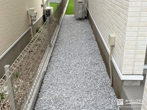 白砂利の敷設で明るく雑草対策をした犬走りリフォーム工事