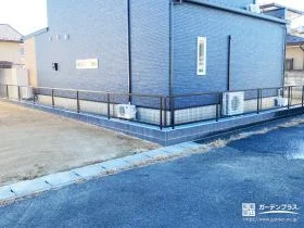 境界フェンス兼土留めで安心感と意匠性を両立[施工後]