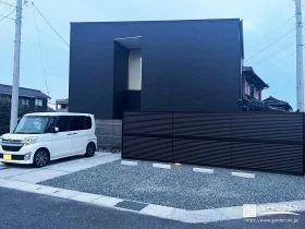 表情豊かな質感を楽しむ、こだわりの駐車スペース[施工後]