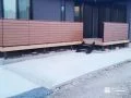 ウッドデッキに設置した目隠し・転落防止用のデッキフェンス