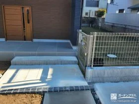 お庭を境界フェンスと門扉で囲い便利なクローズ空間にした工事