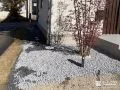 前庭から犬走りにかけて砂利を敷設しすっきりと整えた工事