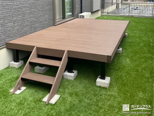 快適なお庭時間が広がるウッドデッキとステップの設置工事