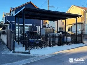 3台用のカーポートと伸縮門扉でクローズ化した外構リフォーム工事