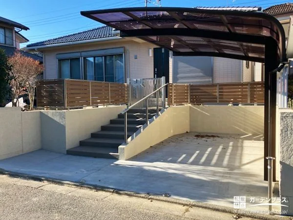 高低差もおしゃれなデザインへシンプルナチュラルな新築外構