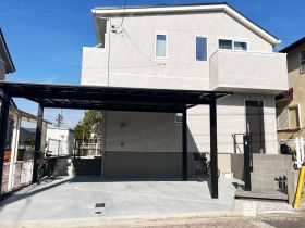 高低差を美しく整え白の外壁に黒を効かせたモダンな新築外構