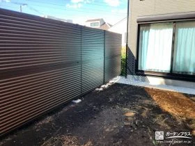 2段支柱を用いたしっかり視線をカットする目隠しフェンス工事