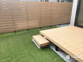 周囲の視線を遮り、庭のプライベート空間を守る目隠しフェンス[施工後]