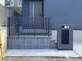 浮き階段やフェンスにこだわった落ち着きのある新築外構